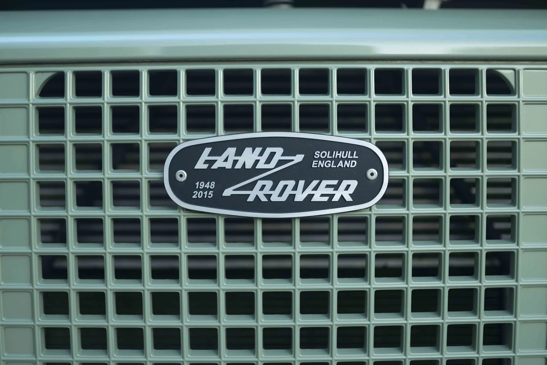 2015 Land Rover Defender 90 - Image 29 of 31
