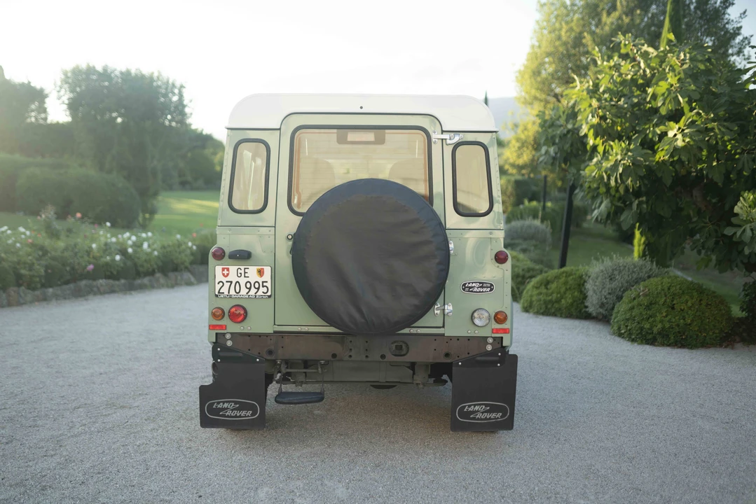 2015 Land Rover Defender 90 - Image 17 of 31