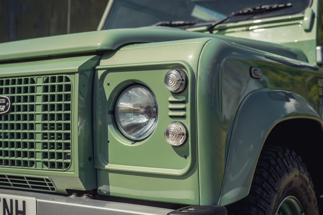 2015 Land Rover Defender 90 - Image 23 of 31