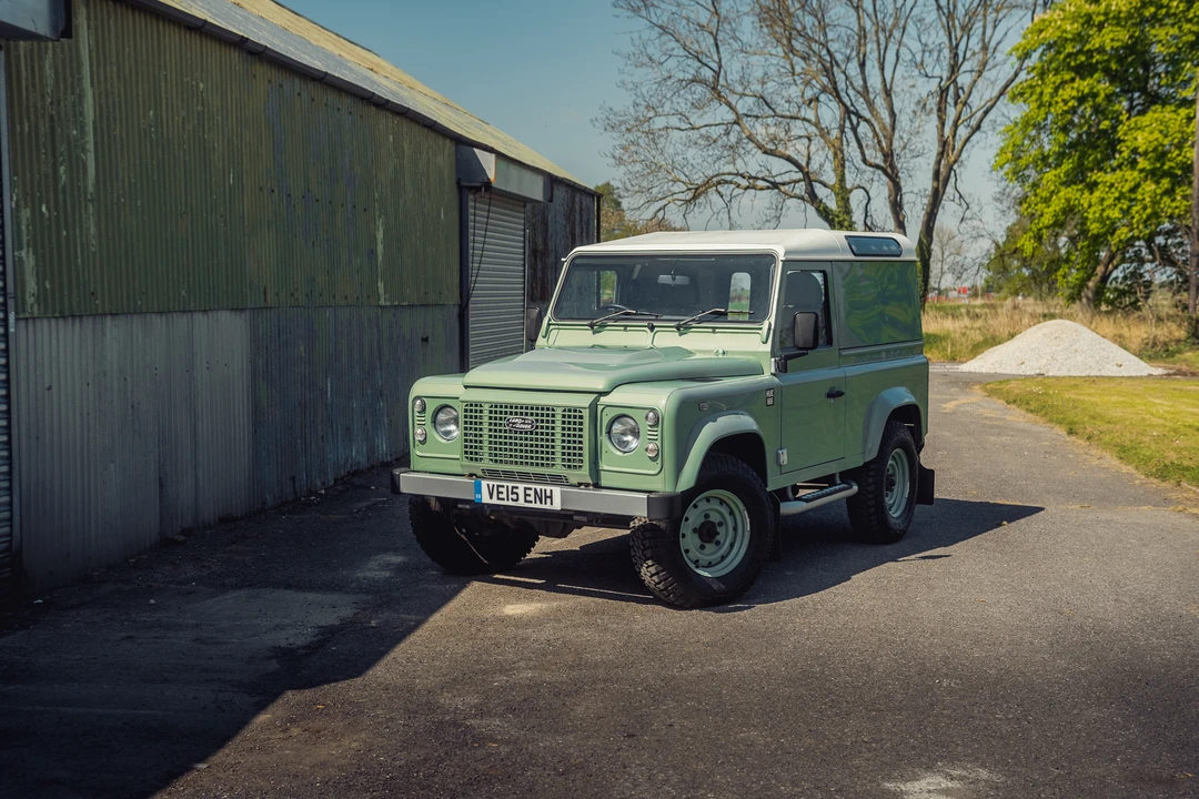 2015 Land Rover Defender 90 - Image 4 of 31