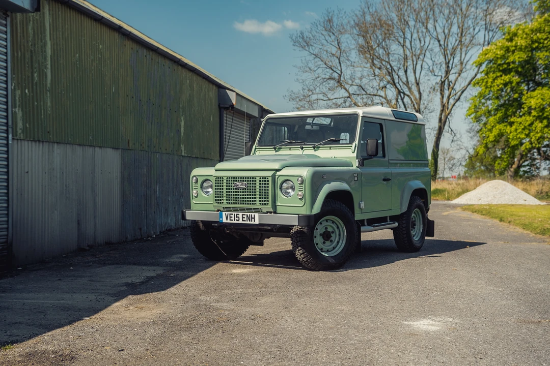 2015 Land Rover Defender 90 - Image 11 of 31