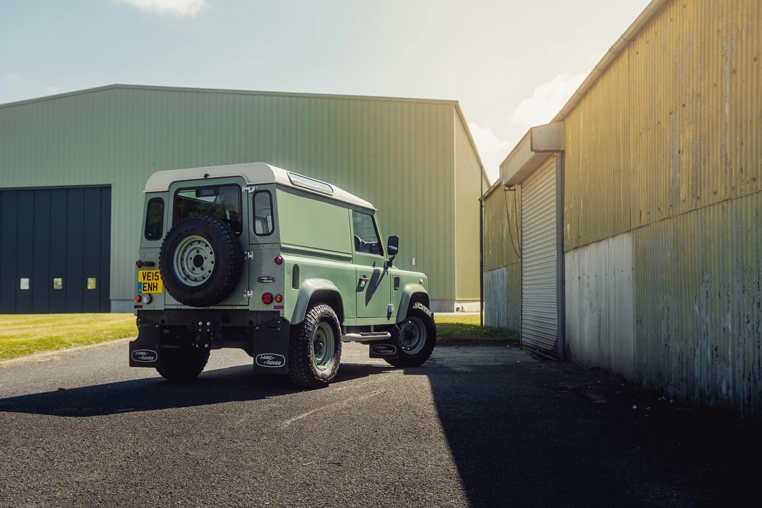 2015 Land Rover Defender 90 - Image 8 of 31