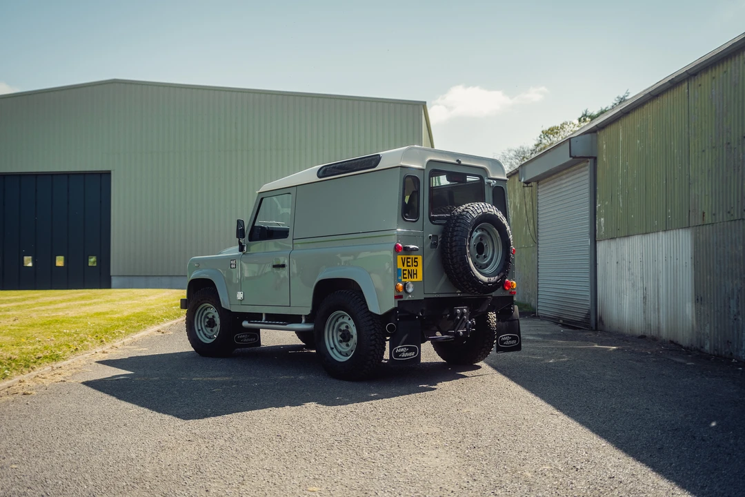 2015 Land Rover Defender 90 - Image 16 of 31