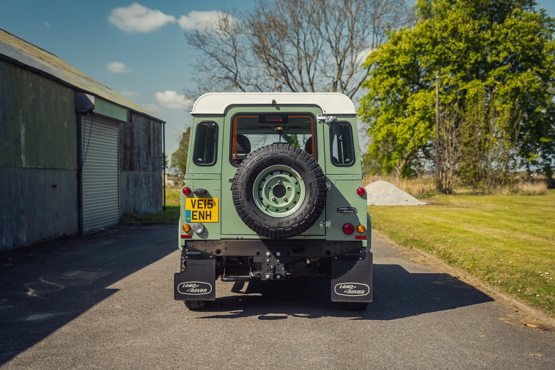 2015 Land Rover Defender 90 - Image 7 of 31