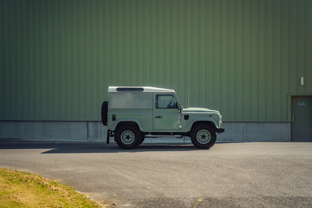 2015 Land Rover Defender 90 - Image 9 of 31