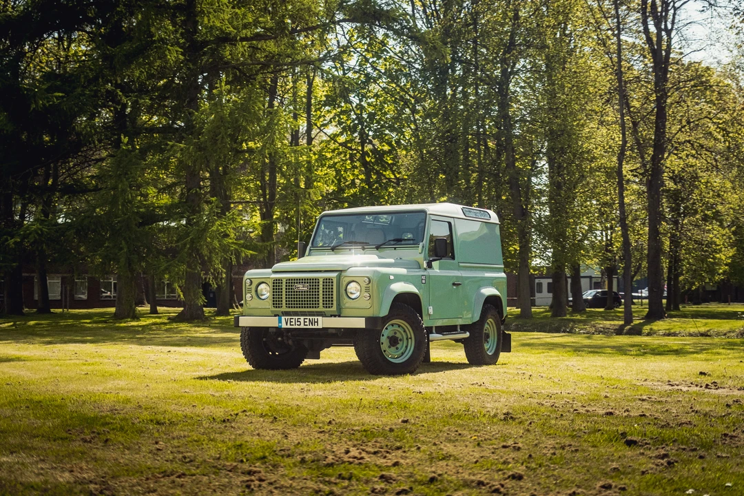 2015 Land Rover Defender 90 - Image 12 of 31
