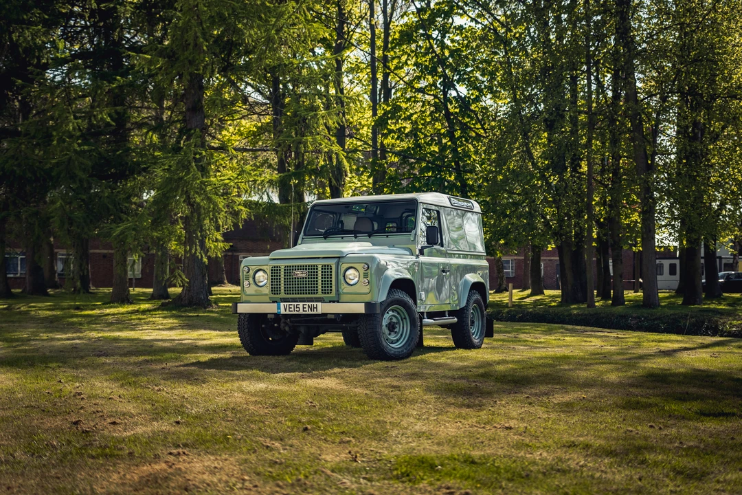 2015 Land Rover Defender 90 - Image 19 of 31