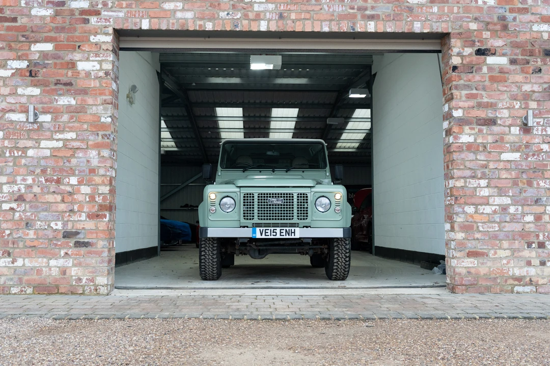 2015 Land Rover Defender 90 - Image 20 of 31