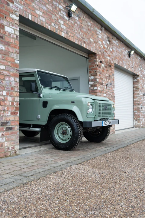 2015 Land Rover Defender 90 - Image 25 of 31