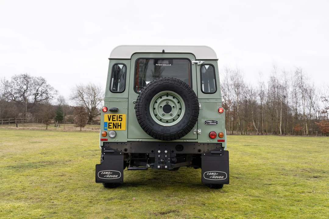 2015 Land Rover Defender 90 - Image 14 of 31
