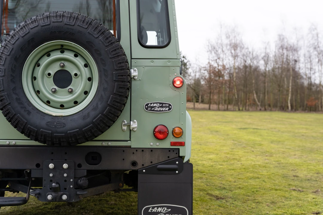 2015 Land Rover Defender 90 - Image 30 of 31
