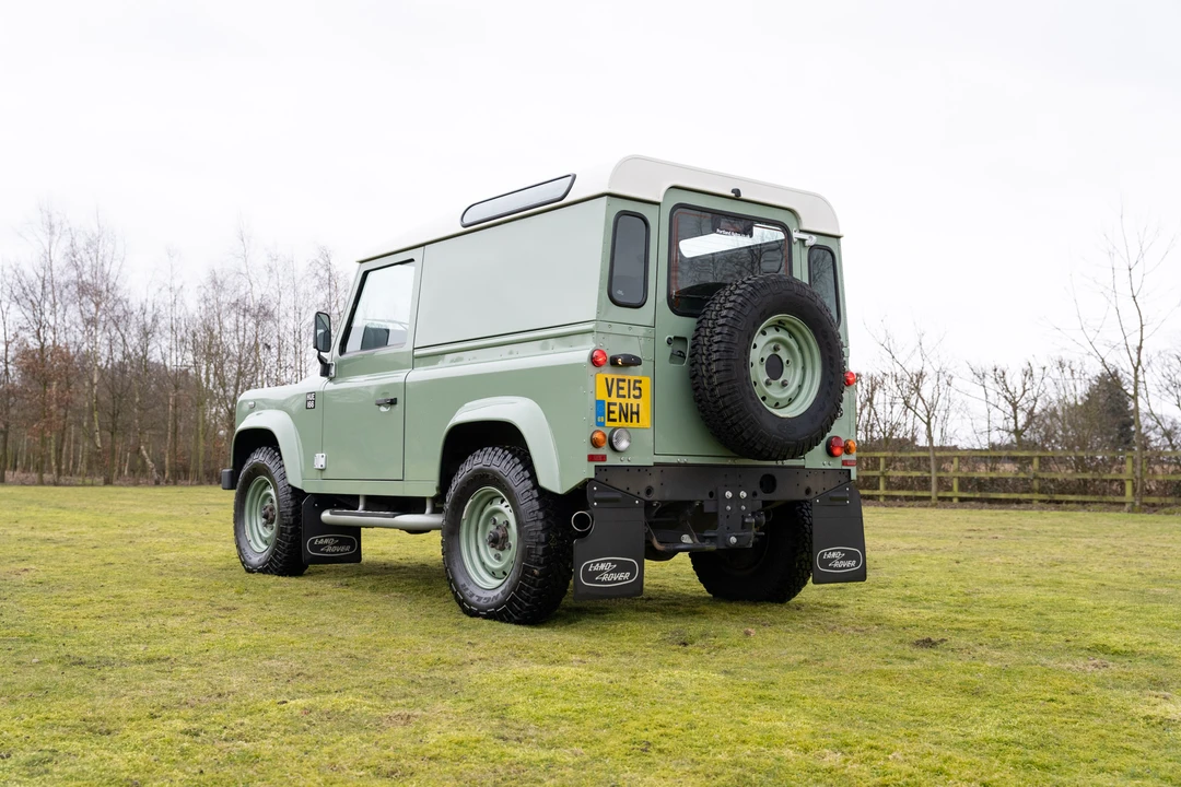 2015 Land Rover Defender 90 - Image 12 of 31