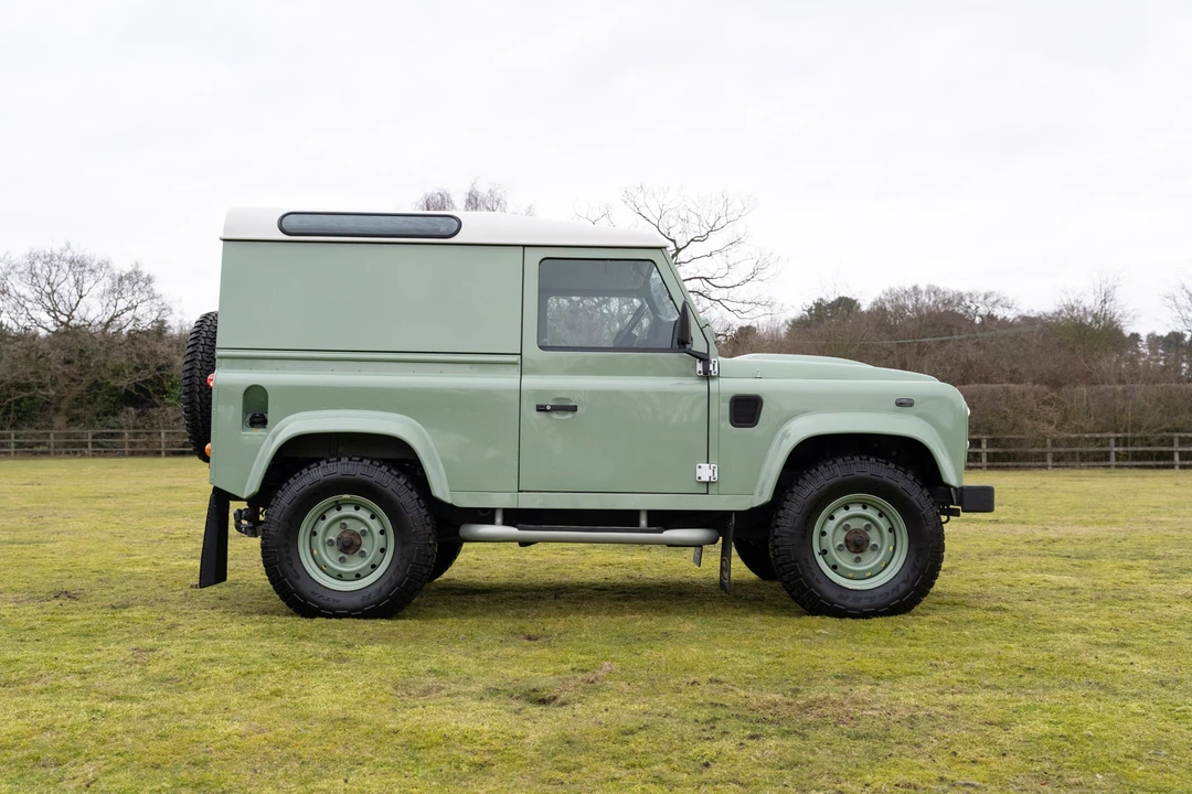 2015 Land Rover Defender 90 - Image 18 of 31