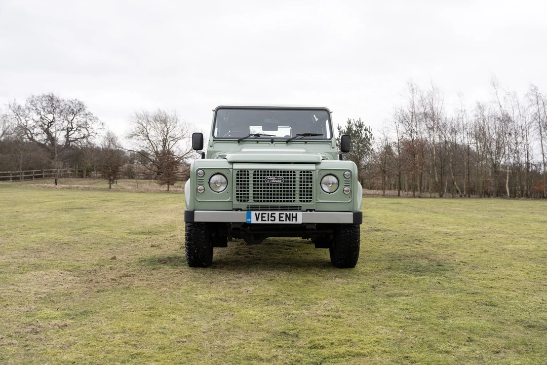 2015 Land Rover Defender 90 - Image 6 of 31