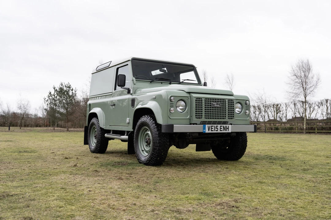 2015 Land Rover Defender 90 - Image 4 of 31