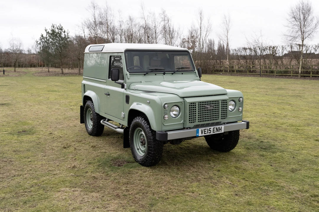 2015 Land Rover Defender 90 - Image 3 of 31