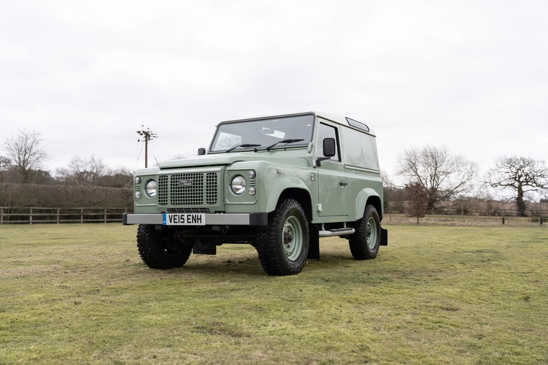 2015 Land Rover Defender 90 - Image 8 of 31