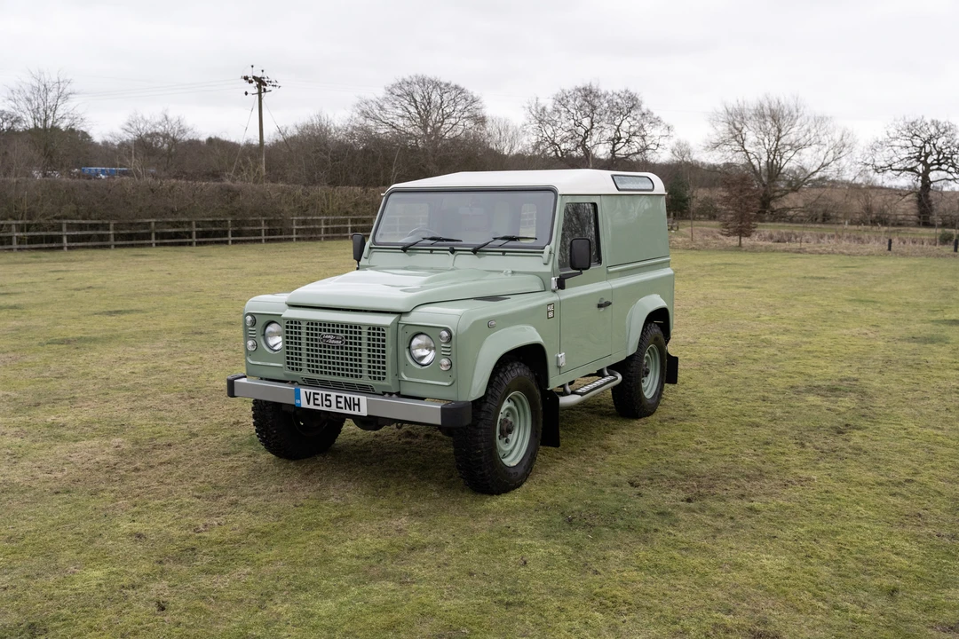 2015 Land Rover Defender 90 - Image 7 of 31