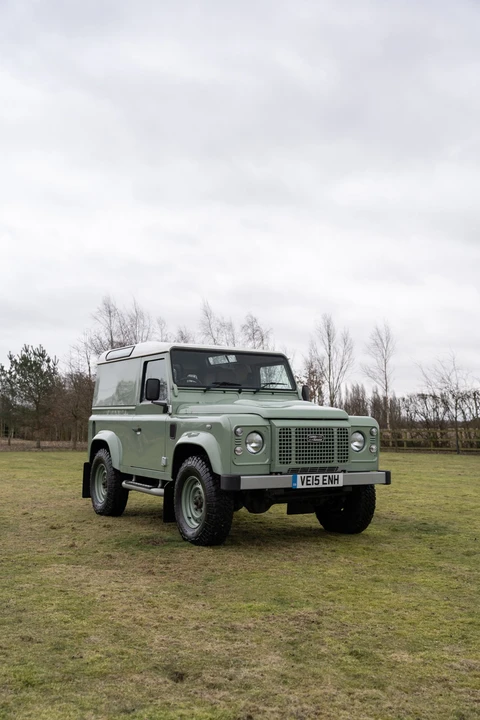 2015 Land Rover Defender 90 - Image 19 of 31