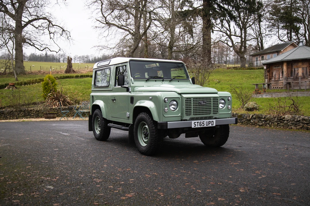 2015 Land Rover Defender 90 - Image 18 of 31
