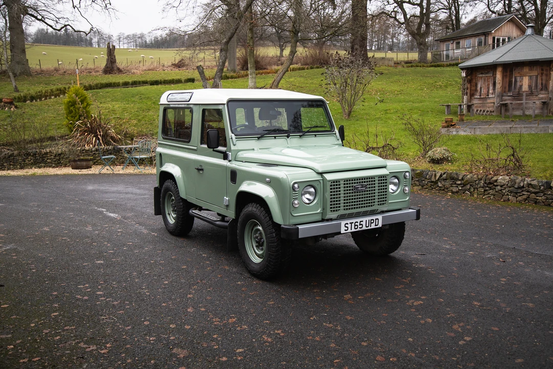 2015 Land Rover Defender 90 - Image 10 of 31