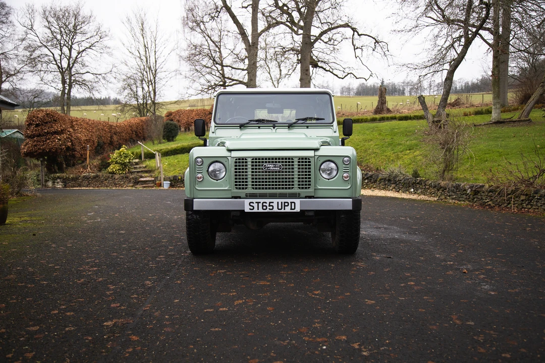 2015 Land Rover Defender 90 - Image 11 of 31