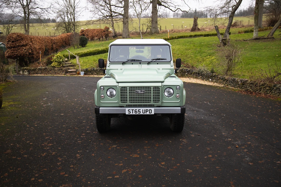 2015 Land Rover Defender 90 - Image 3 of 31