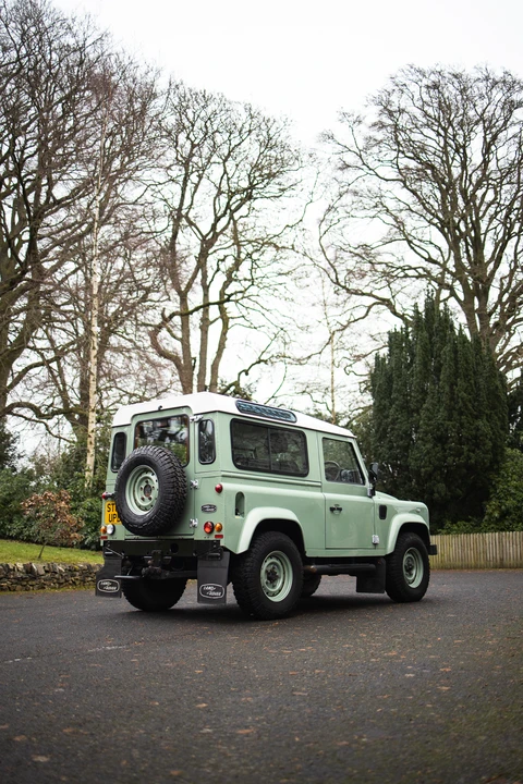 2015 Land Rover Defender 90 - Image 16 of 31