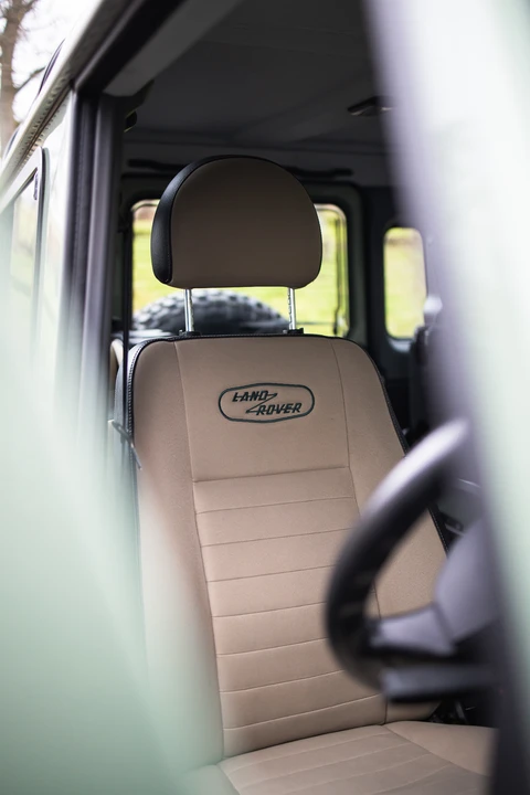2015 Land Rover Defender 90 - Image 14 of 31
