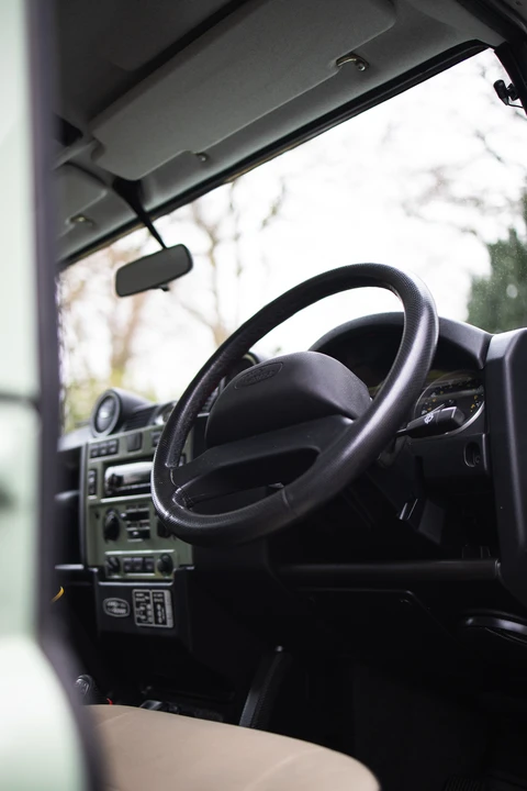 2015 Land Rover Defender 90 - Image 13 of 31