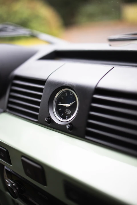 2015 Land Rover Defender 90 - Image 17 of 31