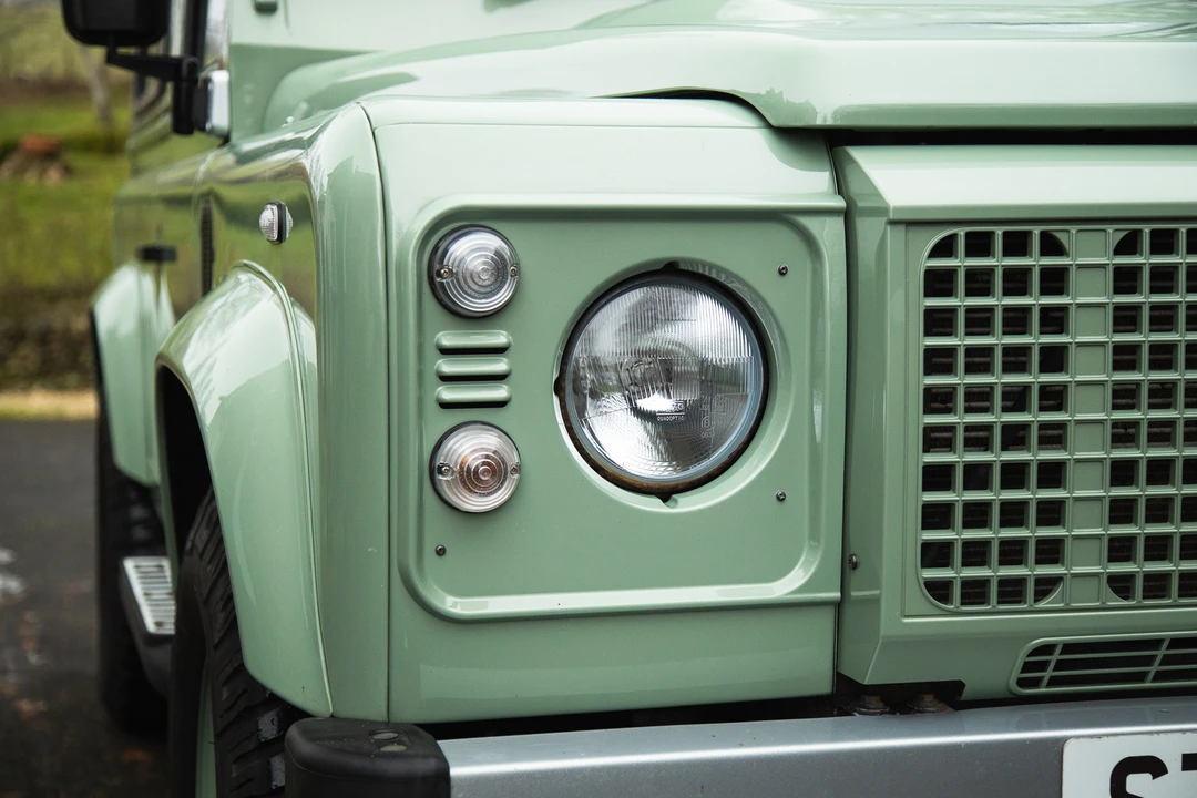 2015 Land Rover Defender 90 - Image 19 of 31