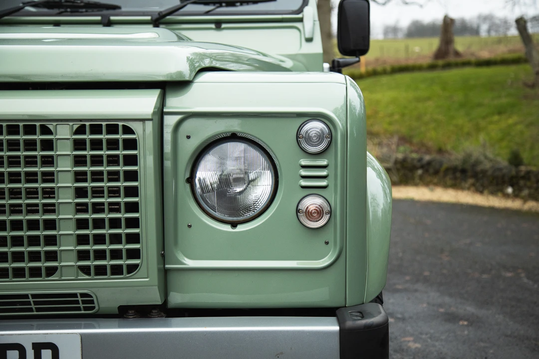 2015 Land Rover Defender 90 - Image 29 of 31