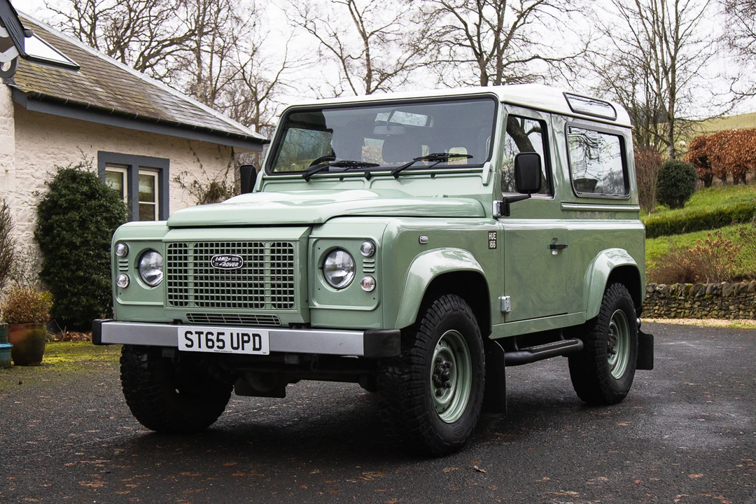 2015 Land Rover Defender 90 - Image 2 of 31