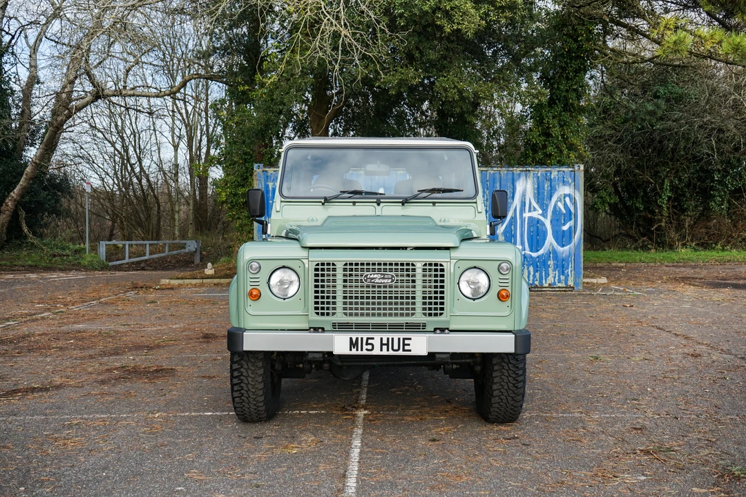 2015 Land Rover Defender 90 - Image 6 of 31