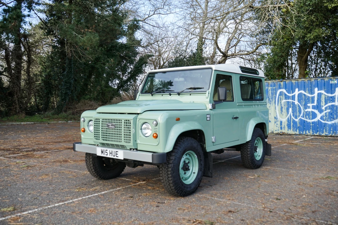 2015 Land Rover Defender 90 - Image 7 of 31