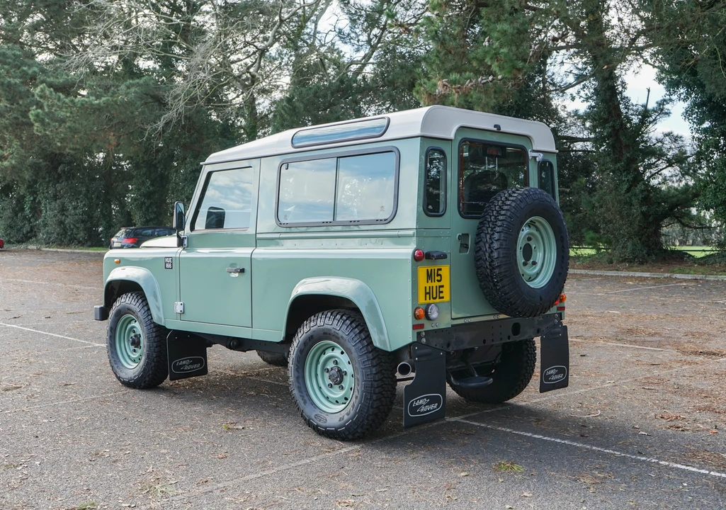 2015 Land Rover Defender 90 - Image 9 of 31