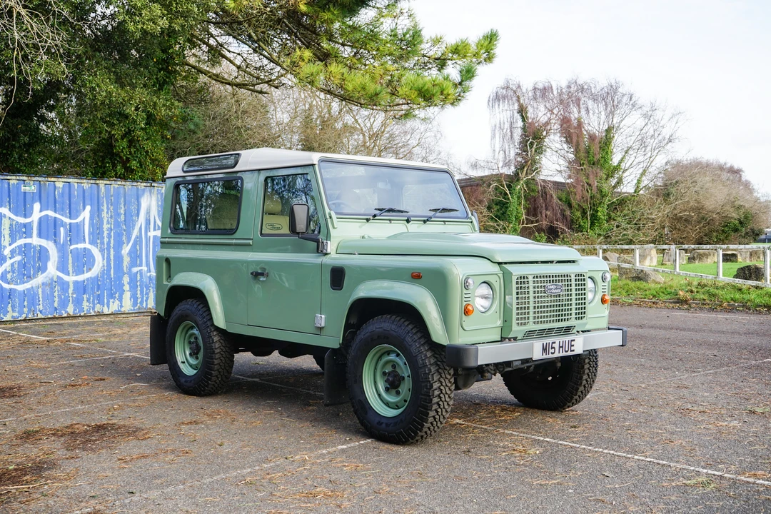 2015 Land Rover Defender 90 - Image 14 of 31