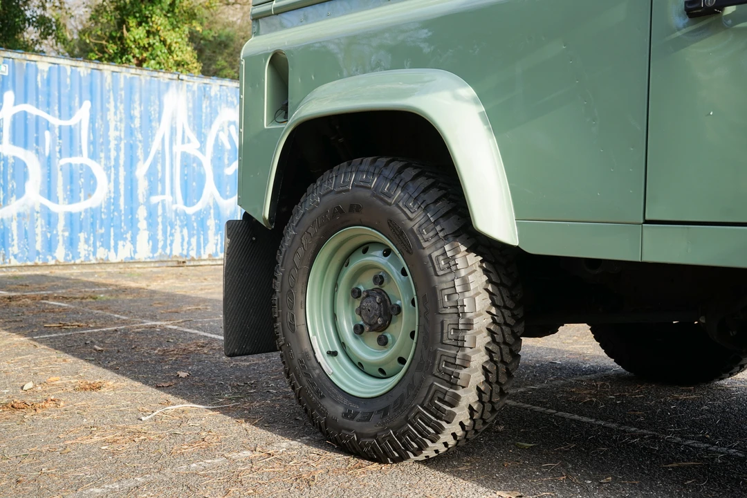 2015 Land Rover Defender 90 - Image 21 of 31