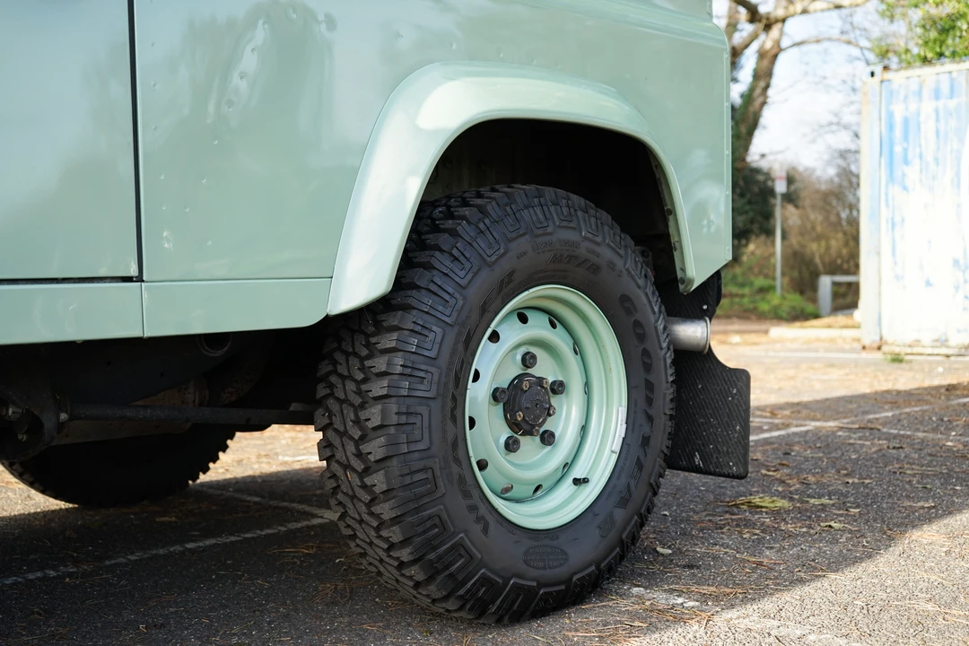 2015 Land Rover Defender 90 - Image 22 of 31