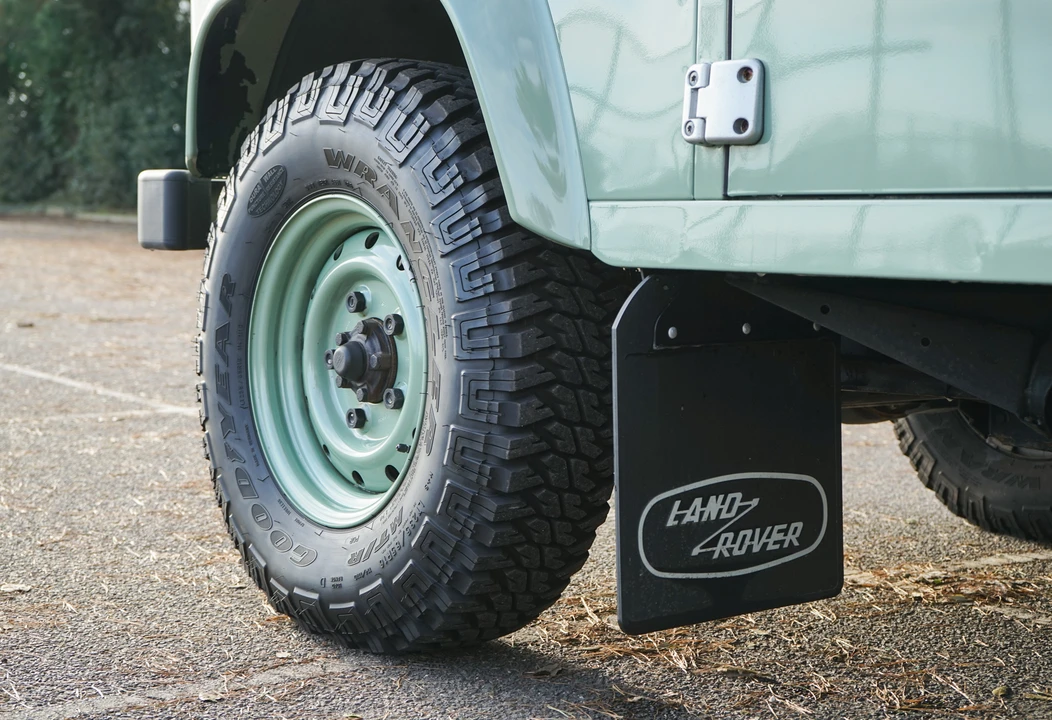 2015 Land Rover Defender 90 - Image 23 of 31