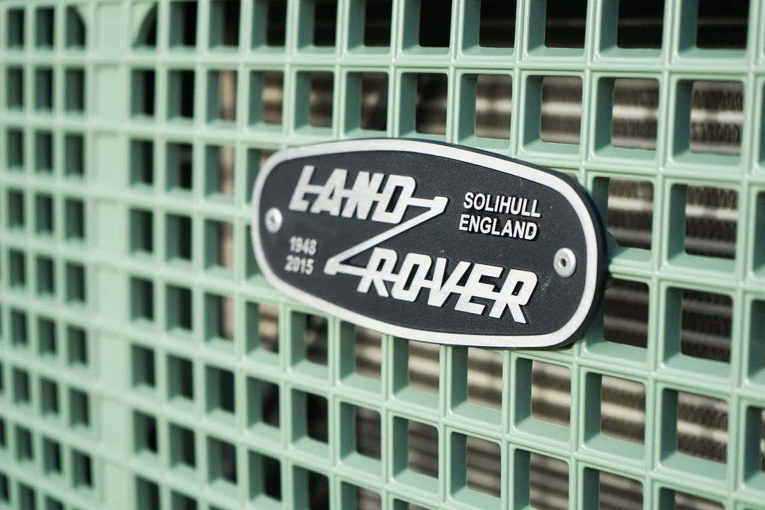 2015 Land Rover Defender 90 - Image 25 of 31