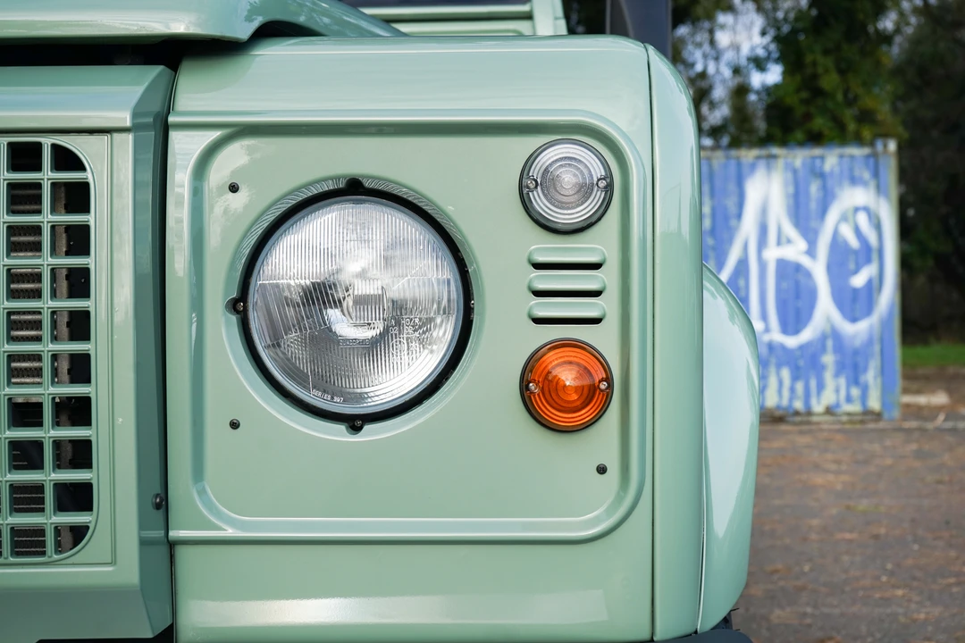 2015 Land Rover Defender 90 - Image 28 of 31