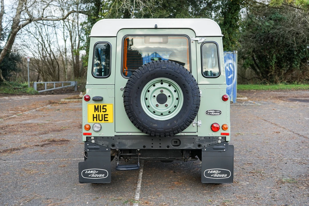 2015 Land Rover Defender 90 - Image 11 of 31