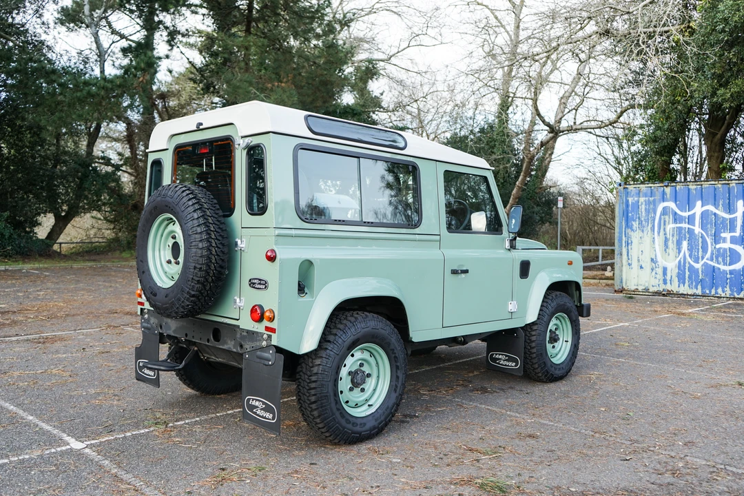 2015 Land Rover Defender 90 - Image 12 of 31