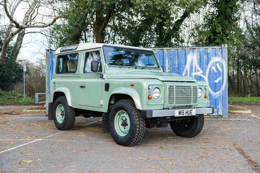 2015 Land Rover Defender 90 - Image 13 of 31