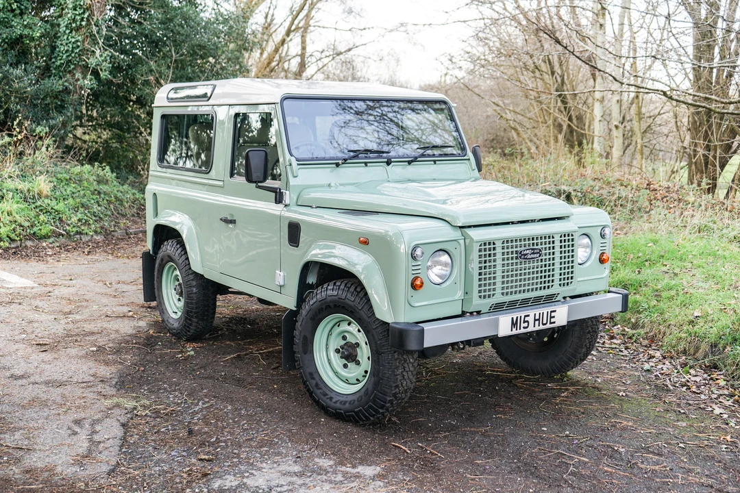 2015 Land Rover Defender 90 - Image 4 of 31