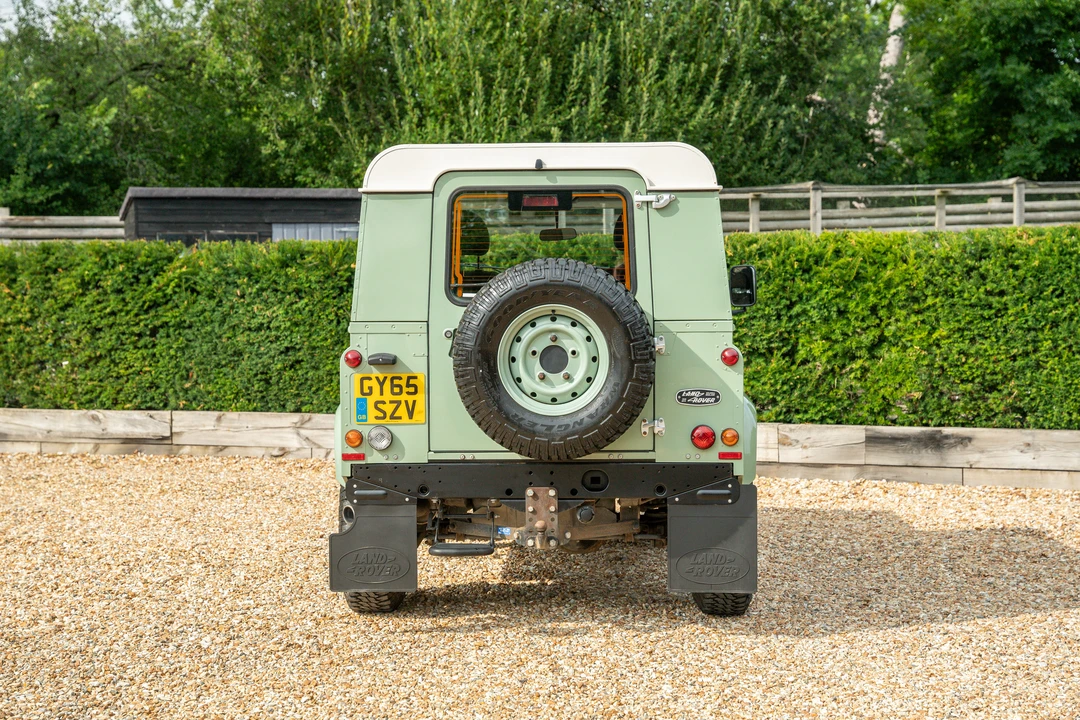 2015 Land Rover Defender 90 - Image 6 of 31