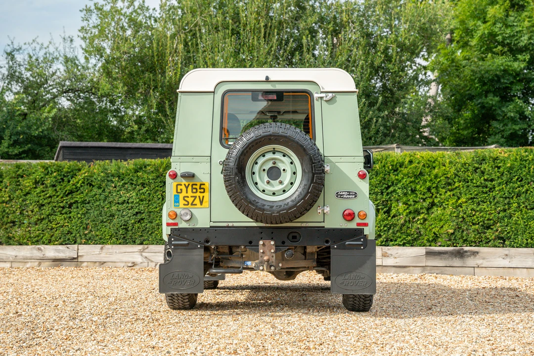 2015 Land Rover Defender 90 - Image 12 of 31