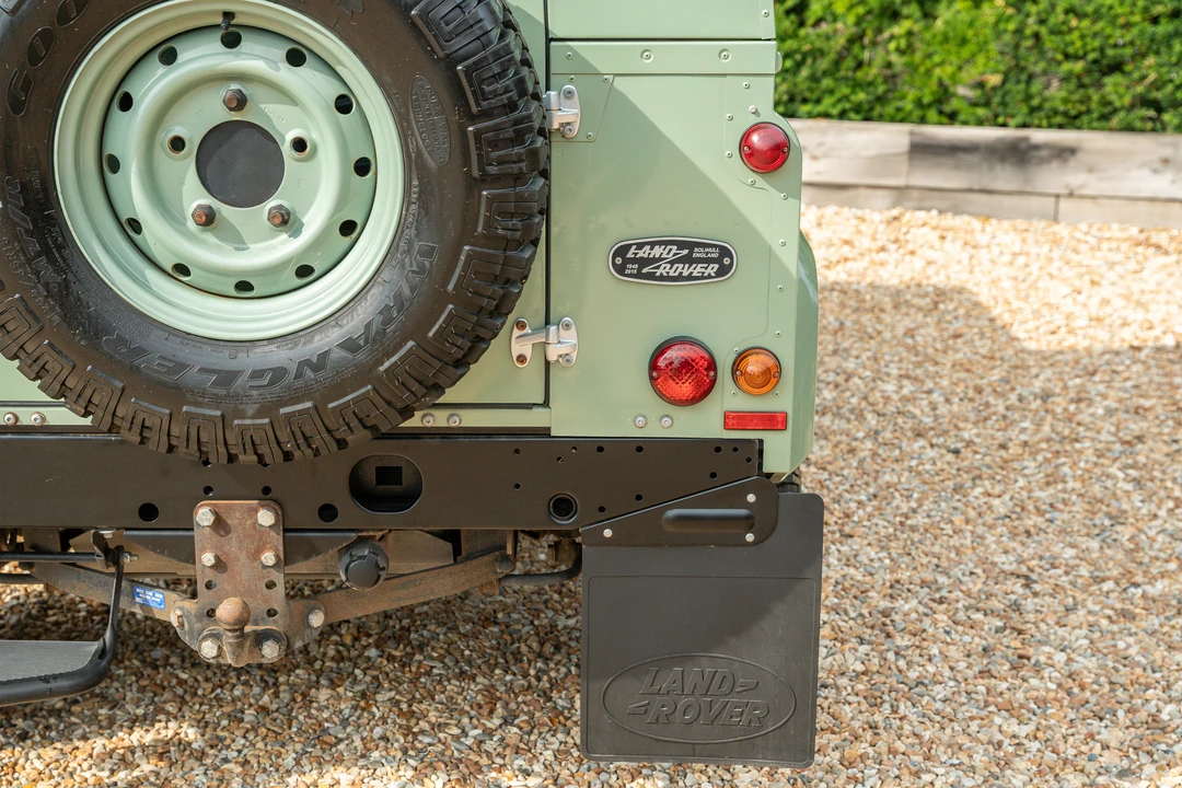 2015 Land Rover Defender 90 - Image 21 of 31